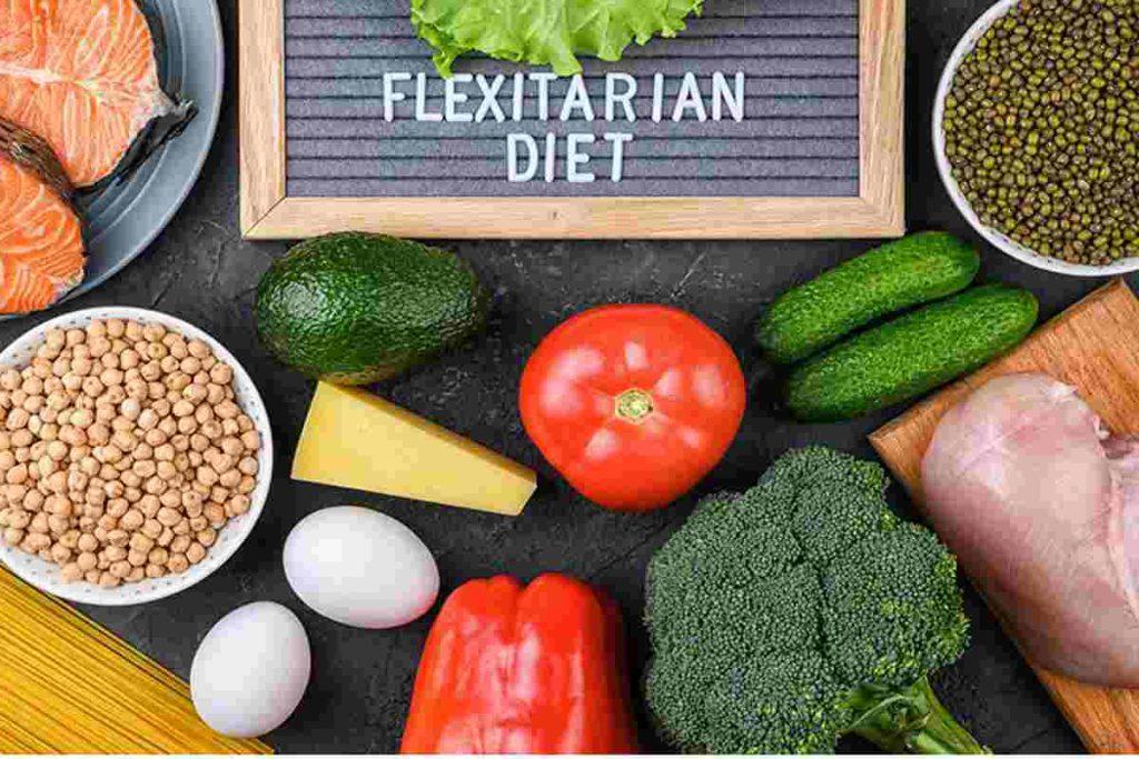 رژیم فلکسیتری سبزیجات و گوشت و نخود و تابلویی که نوشته فلکسیتری دایت