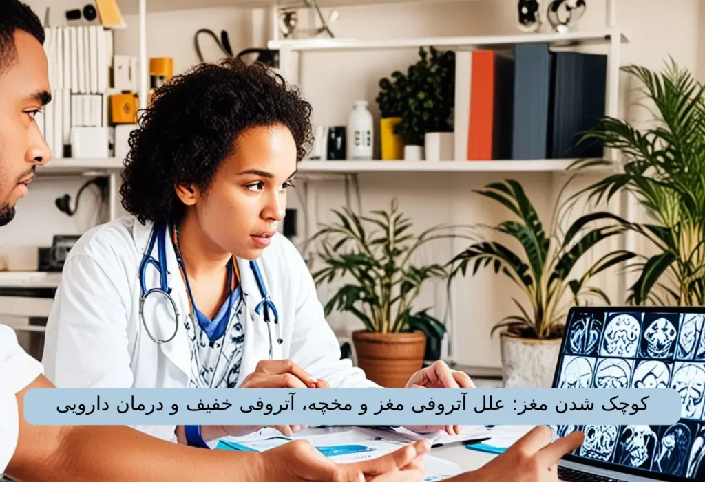 دکتر در حال بررسی اسکن بیمار