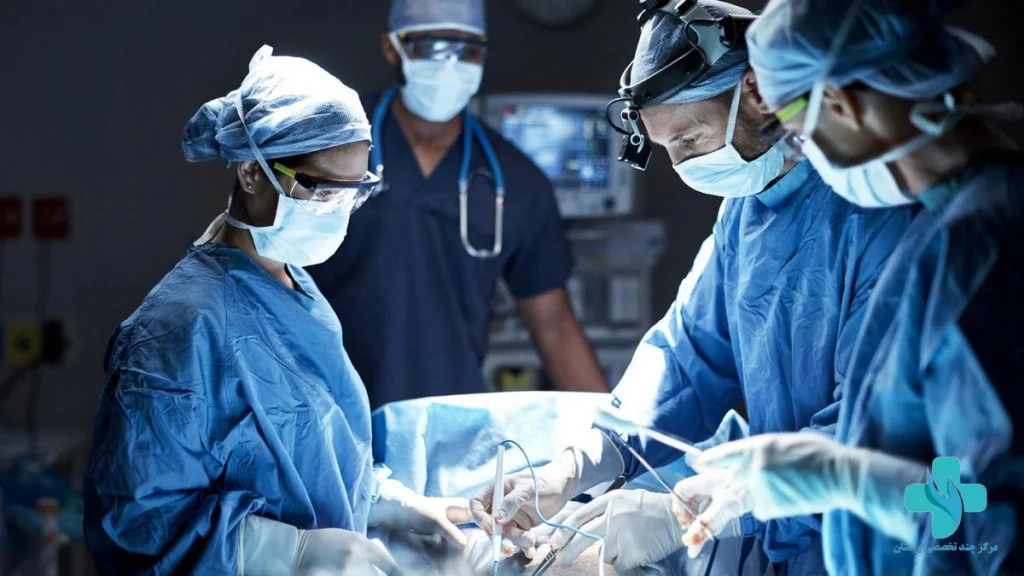 بهترین جراح قلب در تهران کیست؟ لیست پزشکان باتجربه و معتبر|دکتر و پرستار ها در حال انجام عمل قلب